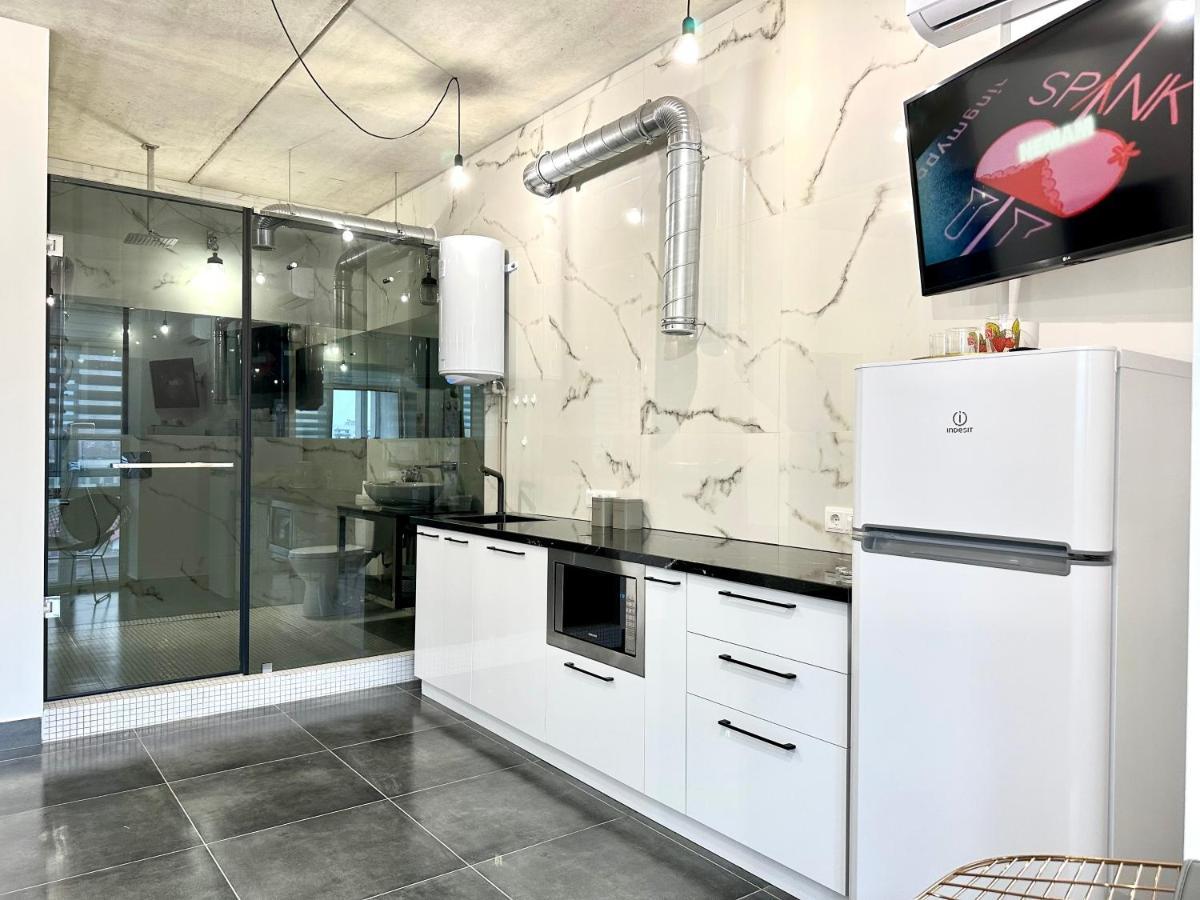Designer Apartments In The City Center 罗夫诺 外观 照片